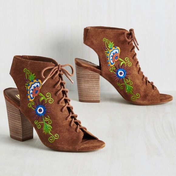 Boho peep toes! Suede embroidered stacked heels, 9 - Picture 1 of 6